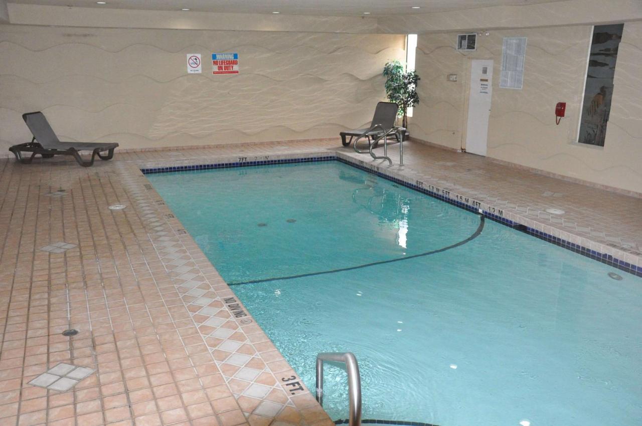 Ramada By Wyndham Abbotsford Otel Dış mekan fotoğraf