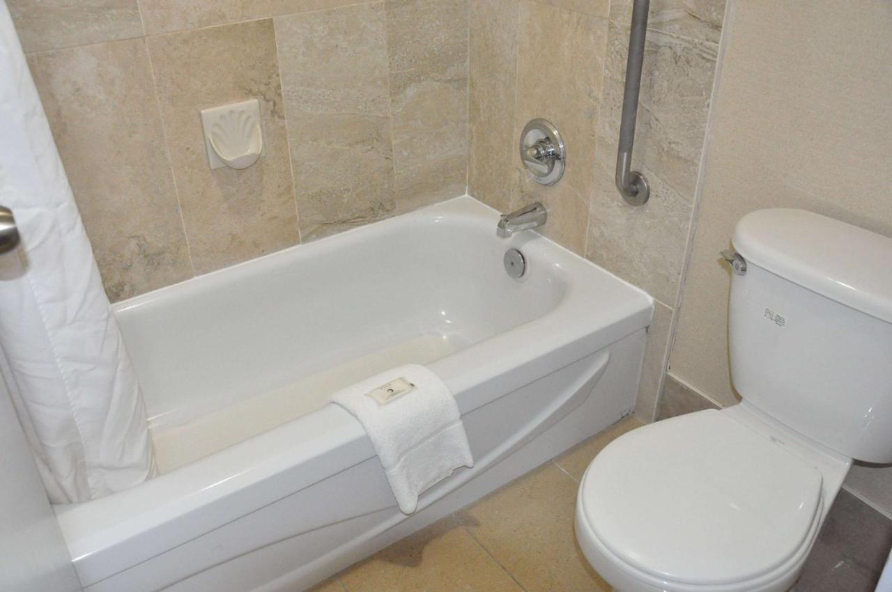 Ramada By Wyndham Abbotsford Otel Dış mekan fotoğraf